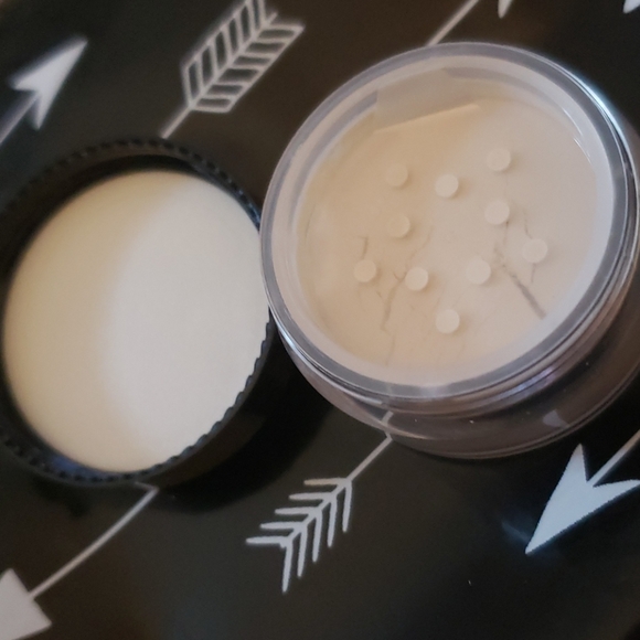 MINI KVD VEGAN BEAUTY LOCK-IT SETTING POWDER. - Picture 6 of 6